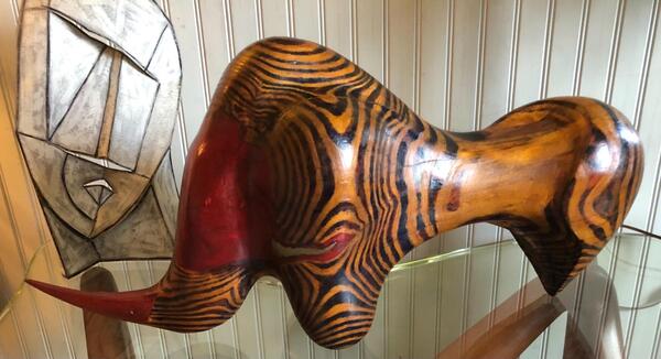 Anonyme .Grande sculpture en bois sculpté et peint . Travail vers 1960 