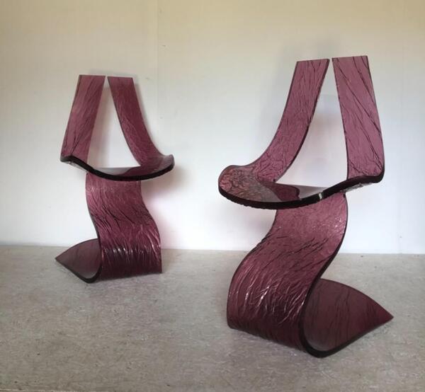 Michel Dumas ( XX eme ) . Paire de chaises «  Lucite » en plexiglass . Circa 1970 