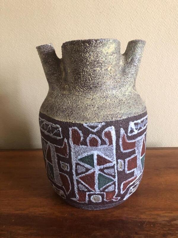 Vase a decor africaniste . Ceramique d’Accolay Circa 1950 